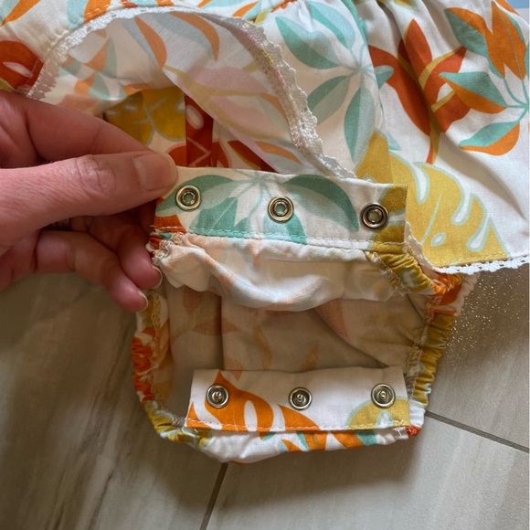 NWT Bella Bliss Tropical Print Crisscross Beezie Bubble Romper, size 6 months - Picture 4 of 11